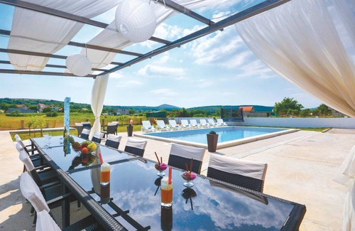 Trilj House | 372 m² Maisonette ∙ 7 bedrooms ∙ 16 guests