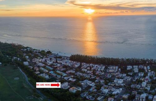 Wolmar Apartment | 373 Wolmar Cosy and Modern Apartment- 200 metres from the Beach and Supermarkets and just next to Domaine de wolmar with views of deers and green natural park