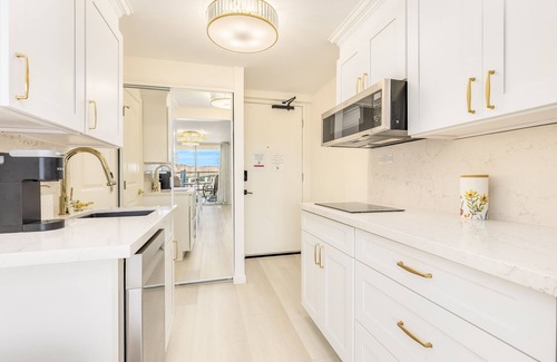 Waikiki Condo | 37th Floor Elegant Ocean View Waikiki Studio| King Bed