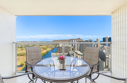 Waikiki Condo | 37th Floor Elegant Ocean View Waikiki Studio| King Bed