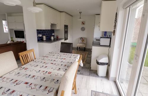 Enniscrone Cottage | 38 CARROWHUBBOCK HOLIDAY VILLAGE in Enniscrone, County Sligo