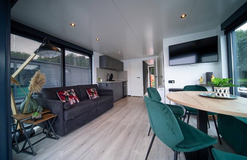 Middelaar Boat Rental | 38 m² Houseboat ∙ 2 bedrooms ∙ 4 guests