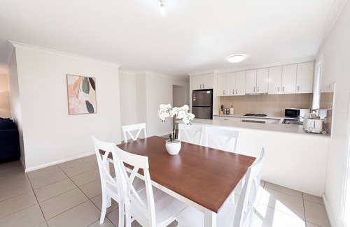Boorooma House | 38 Messenger Ave, Boorooma