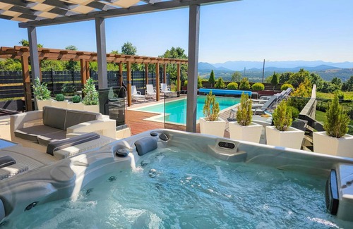 Udbina House | 380 m² House ∙ 4 bedrooms ∙ 10 guests