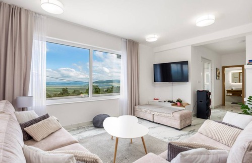 Udbina House | 380 m² House ∙ 4 bedrooms ∙ 10 guests