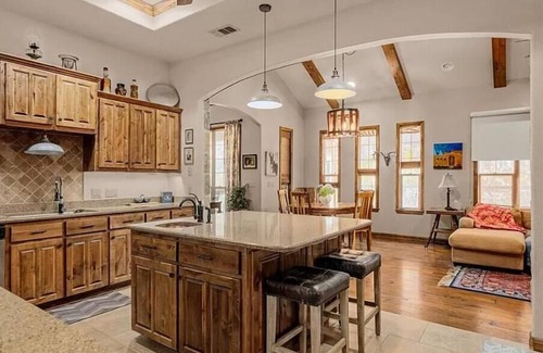 Ingram House | 3800 square foot house on 40 acres. Very private