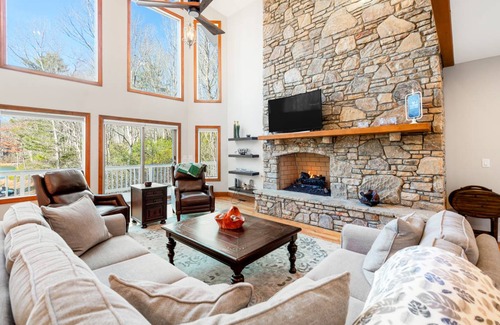Brevard House | 386 m² House ∙ 5 bedrooms ∙ 12 guests