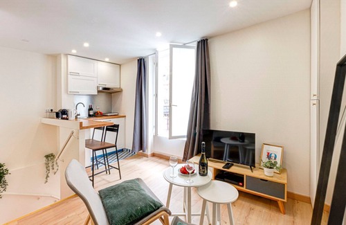 Quartier Sainte-Marguerite Apartment | 388 Suite Trousseau - Superb apartment in Paris