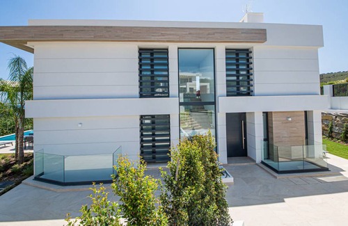 San Roque Villa | 389 m² Villa ∙ 5 bedrooms ∙ 10 guests