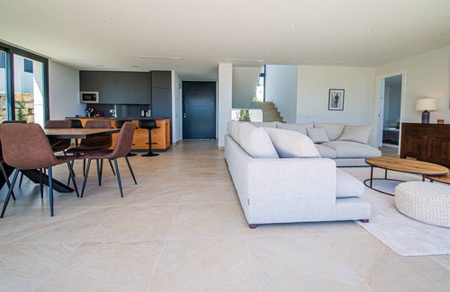 San Roque Villa | 389 m² Villa ∙ 5 bedrooms ∙ 10 guests