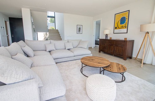 San Roque Villa | 389 m² Villa ∙ 5 bedrooms ∙ 10 guests