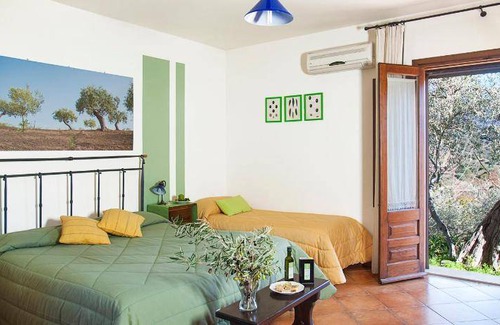 Castelbuono House | 39 m² Farmhouse ∙ 127 guests