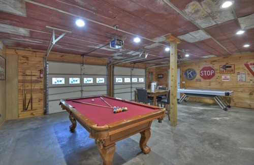 Mineral Bluff Cabin | 390 m² Cabin ∙ 4 bedrooms ∙ 14 guests