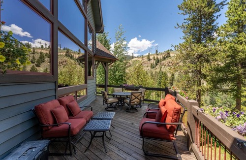 Elk Run House | 390 m² House ∙ 5 bedrooms ∙ 12 guests