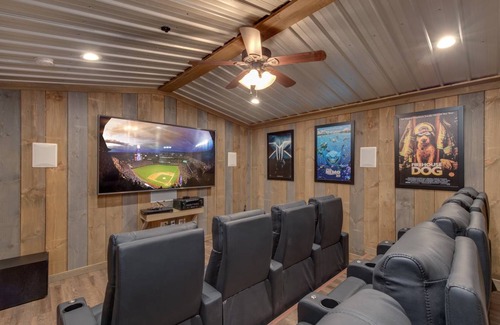Gatlinburg - Pigeon Forge Cabin | 391 m² Cabin ∙ 7 bedrooms ∙ 20 guests