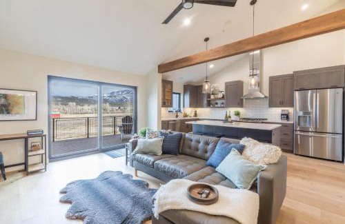 Ridgway House | 396 N Lena Street