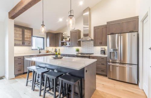 Ridgway House | 396 N Lena Street