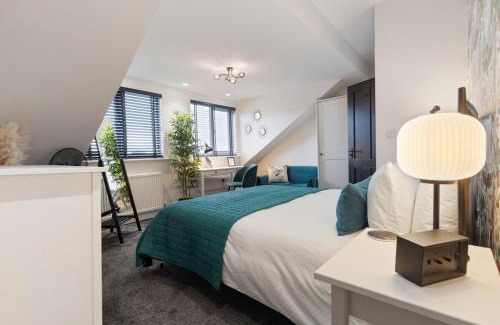 Roundhay Apartment | 3a Roman View, beautifully appointed apartment in Roundhay, sleeps up to 6, bedrooms with en suite bathrooms, EV charging