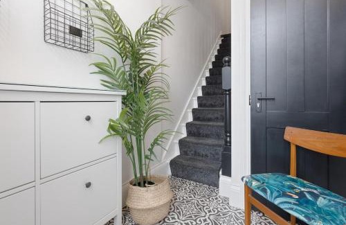 Roundhay Apartment | 3a Roman View, beautifully appointed apartment in Roundhay, sleeps up to 6, bedrooms with en suite bathrooms, EV charging