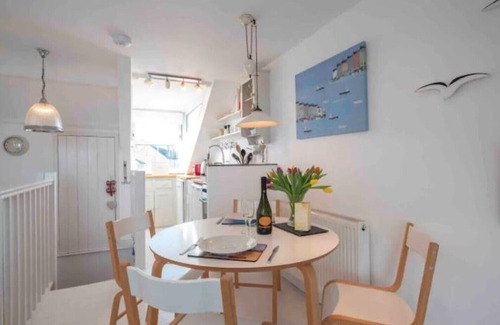 St Ives Apartment | 3a Sea View Place, St Ives