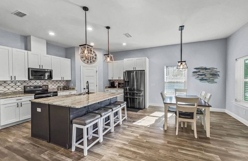Biltmore Beach House | 3B&2B House w/Hot Tub! .4mi to Beach,900’ to Public Boat Ramp. NO CLEANING FEE.