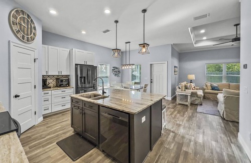 Biltmore Beach House | 3B&2B House w/Hot Tub! .4mi to Beach,900’ to Public Boat Ramp. NO CLEANING FEE.