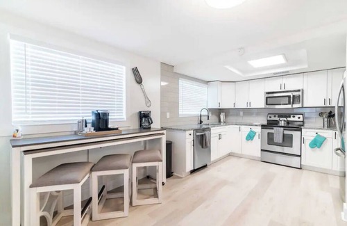 Apollo Beach House | 3B/2BA, oasis backyard/Hot tub, quiet neighborhood, ready for snowbirds too!