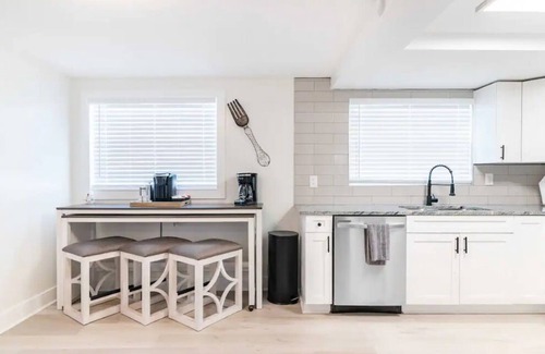 Apollo Beach House | 3B/2BA, oasis backyard/Hot tub, quiet neighborhood, ready for snowbirds too!