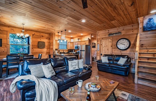 Gatlinburg - Pigeon Forge House | 3B/3B/Hot Tub/Ping Pong/Arcade/Shuffle Board