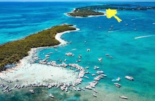 Green Turtle Cay House | 3b/3b, whole house generator, 238 steps to Coco Bay. Sleeps 4-6-8. City water.