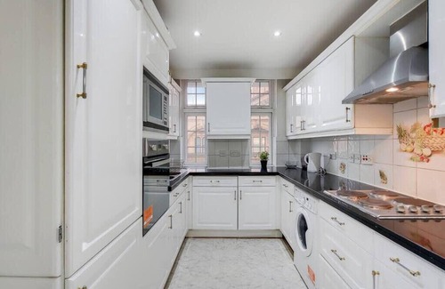 Knightsbridge Condo | 3B Apartment Near Harrods in Knightsbridge