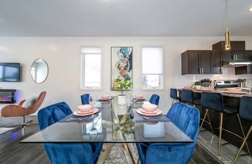 Jasper Place House | ★3B Executive Home★All King Beds✔Fireplace✔Garage