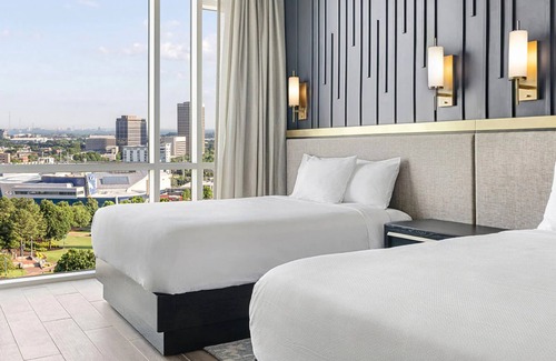 Downtown Atlanta Resort | 3b resort suite big-city living with a side of Southern charm