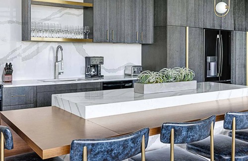 Downtown Atlanta Resort | 3b resort suite big-city living with a side of Southern charm
