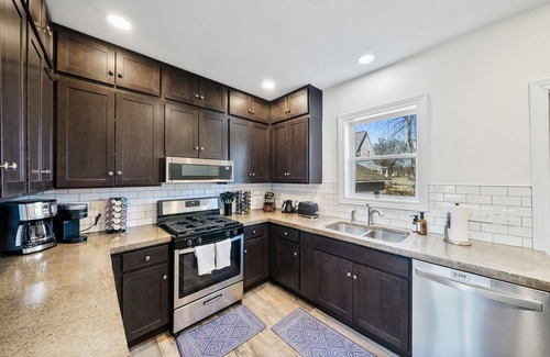 Elkhart House | 3BD/2.5 Home|5m DT Elkhart|30m Notre |River View