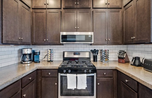 Elkhart House | 3BD/2.5 Home|5m DT Elkhart|30m Notre |River View