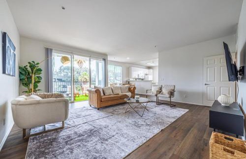 Del Rey Apartment | 3BD 2BA in Marina del Rey with Pool Gym and Parking!