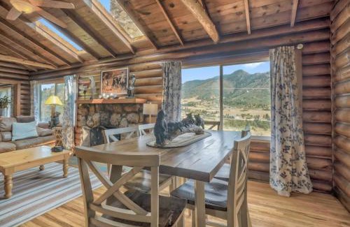 Cascade-Chipita Park House | 3BD Cowboy Cabin Pikes Peak Mountain Log Cabin