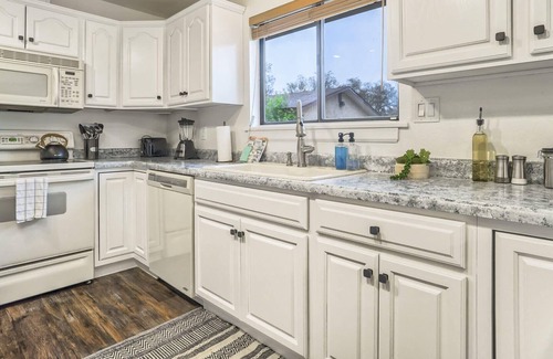 Colorado Springs House | 3BD Family Vacation Home Near Hiking & Downtown