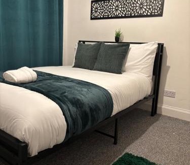 Oadby House | 3bd in leicester near M1 - city - contractors