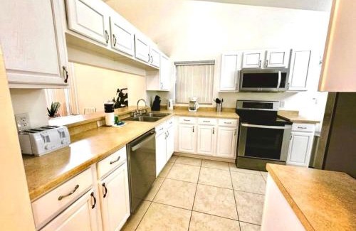 Indian Wells House | 3BD Lakeview House with Pool Dsney