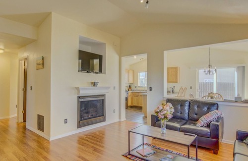Stratmoor House | 3BD Near Ft. Carson Value Stay! Dogs Friendly