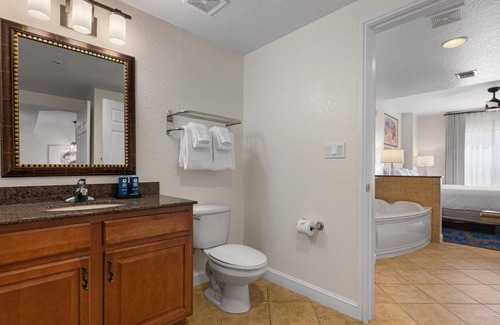 Bay Lake Resort | 3BD/Orlando Near Disney - 5 Pools, Game Room, Café and Restaurant On-Site!