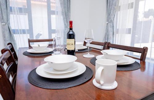 North-West District Apartment | 3BD Poolside Paradise Fast Starlink Wi-Fi Near CBD and Airport