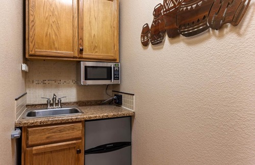 Forest Hills House | 3BD Stunning Views, Hot Tub, Dog-Friendly