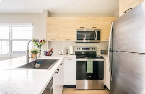 Flagami House | 3BDR Modern/Top Location/Terrace/10min Airport and Coral Gables