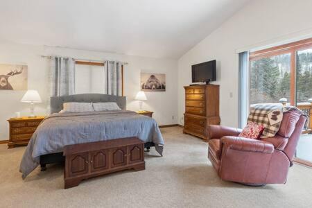 Blue Rock Springs House | 3BDR Mountain Retreat with Stunning Views