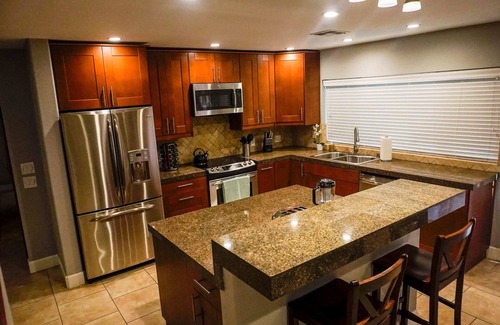 Tami Estates House | 3bdr Remodeled, pool resort living & putting Green