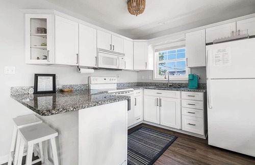 Surfside Beach House | 3BDR w/Golf Cart + Beach Gear Incl. | 2 Lounge Areas | Site 1512