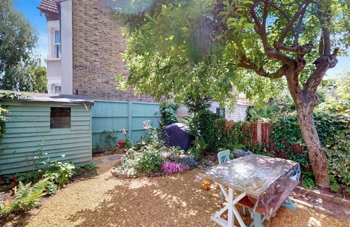 Walpole House | 3Bed, 2.5Bath House w/Garden near Hanwell Station